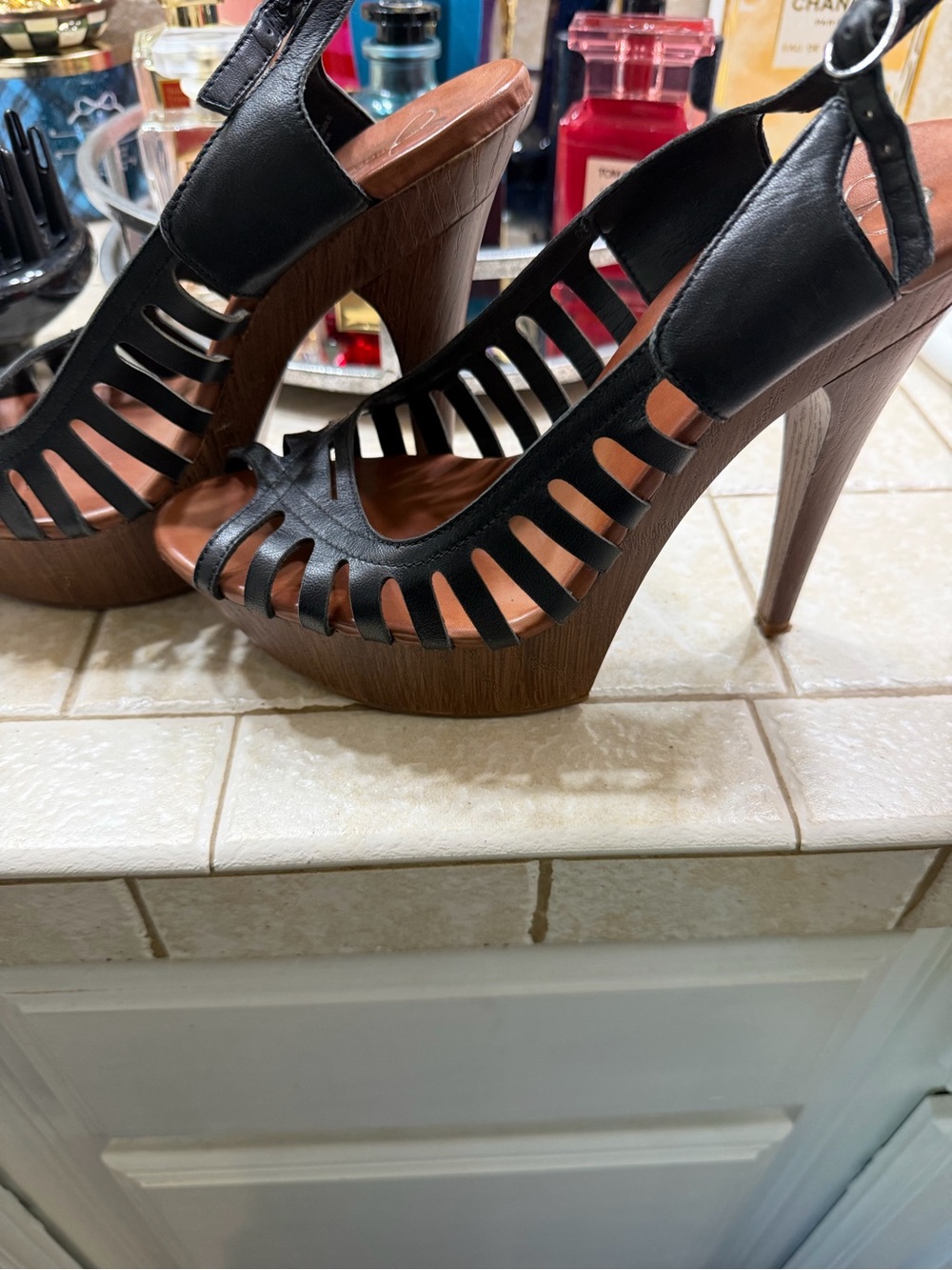 Jessica Simpson Black Cutout Platform Peep-Toe Heels